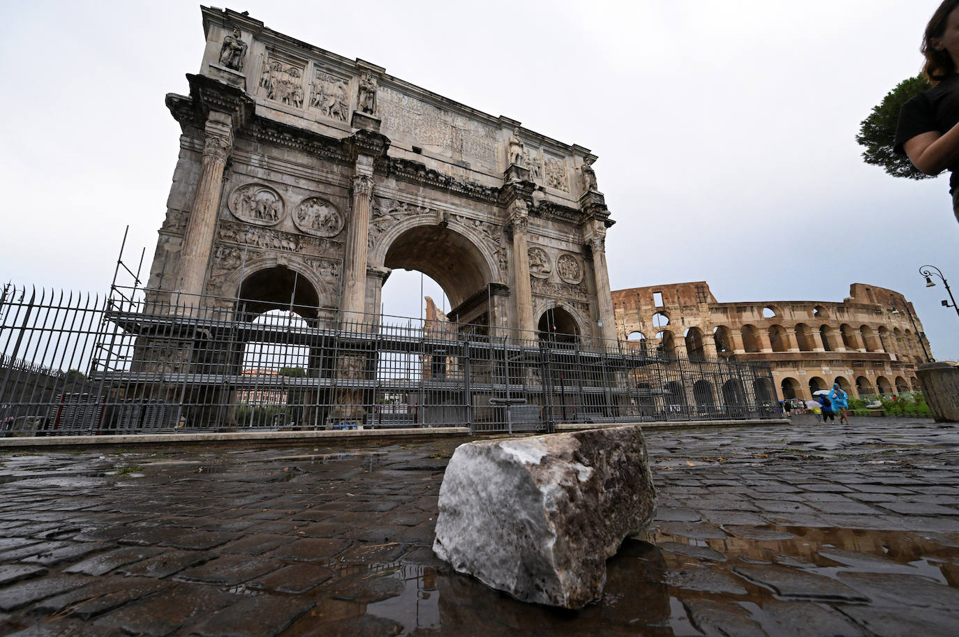 Una tormenta sin precedentes provoca daños en el Arco de Constantino de Roma