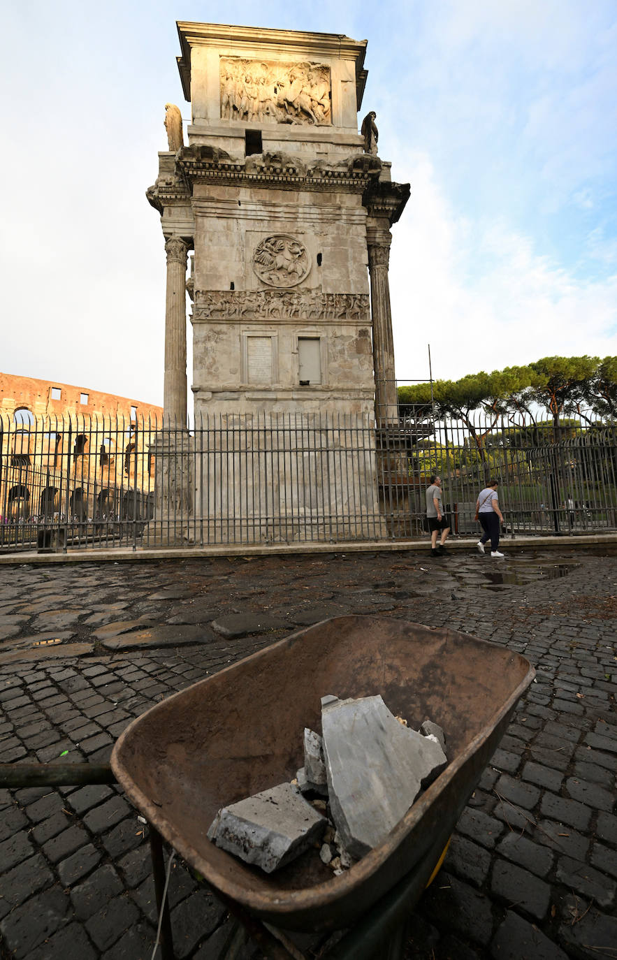 Una tormenta sin precedentes provoca daños en el Arco de Constantino de Roma