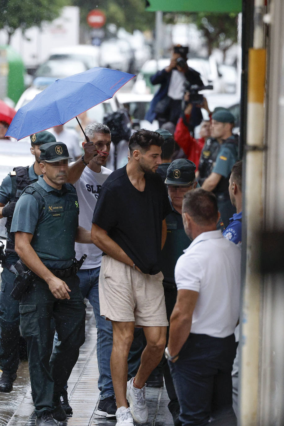 Fotos de Rafa Mir rumbo al juzgado y antes de declarar