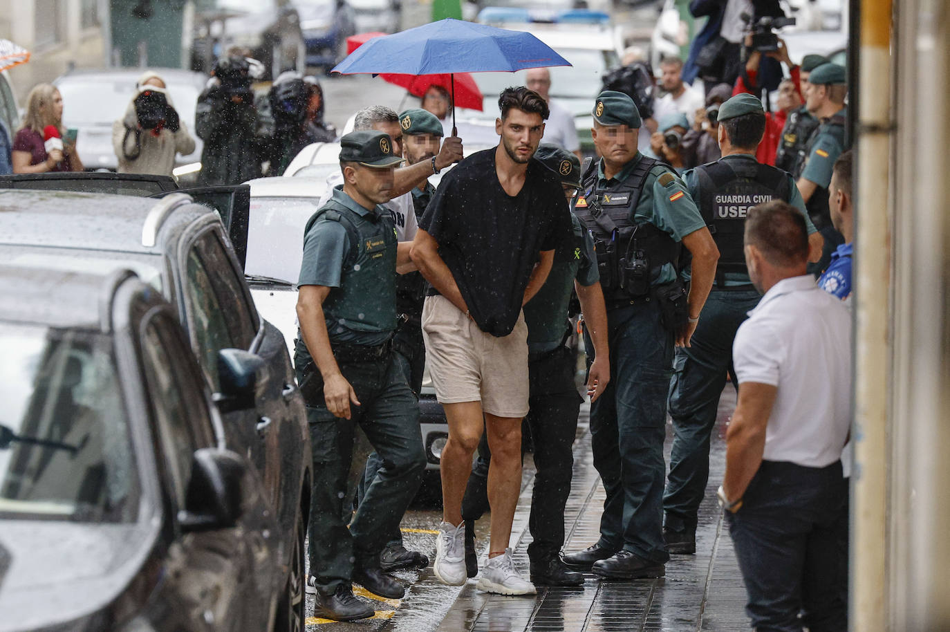 Fotos de Rafa Mir rumbo al juzgado y antes de declarar