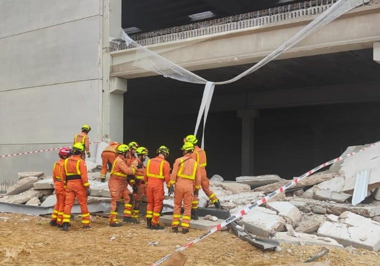 Unidades de rescate en el lugar del accidente.