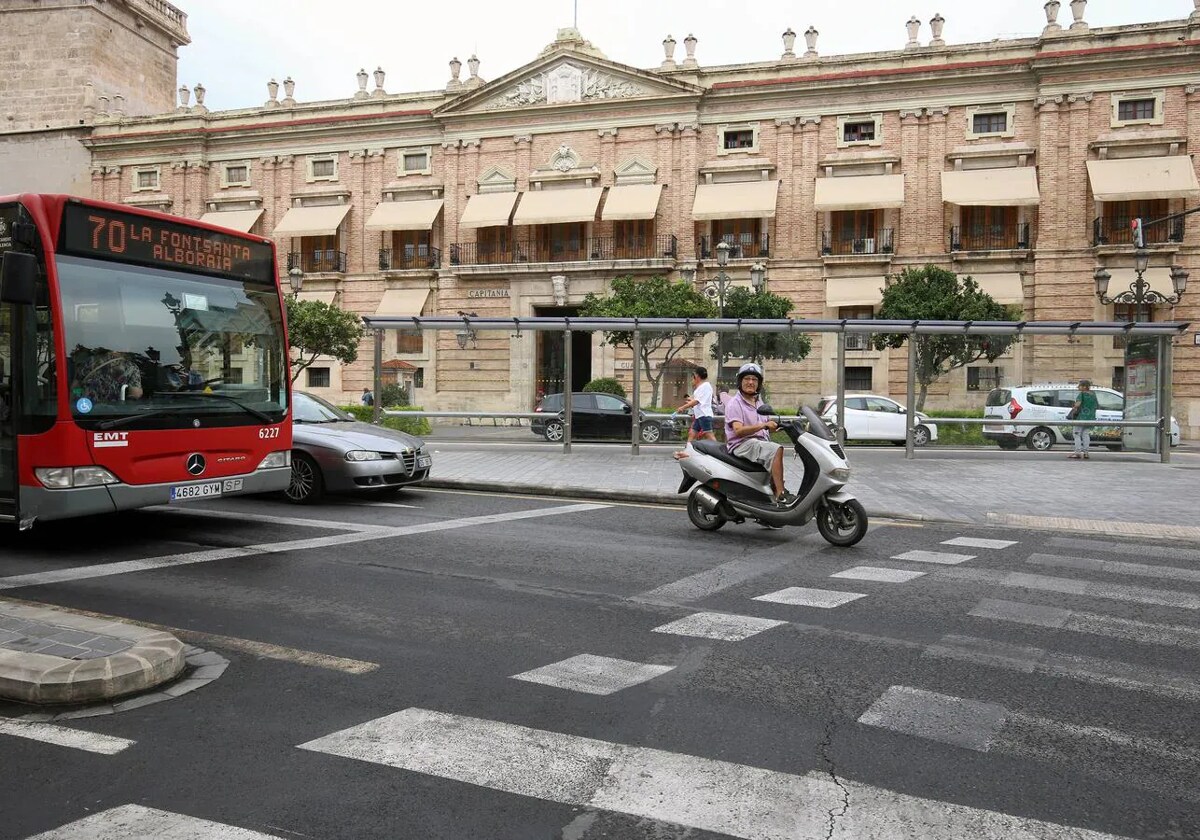 Una fuga de gas en la plaza de Tetuán obliga a cortar una calle en Valencia 