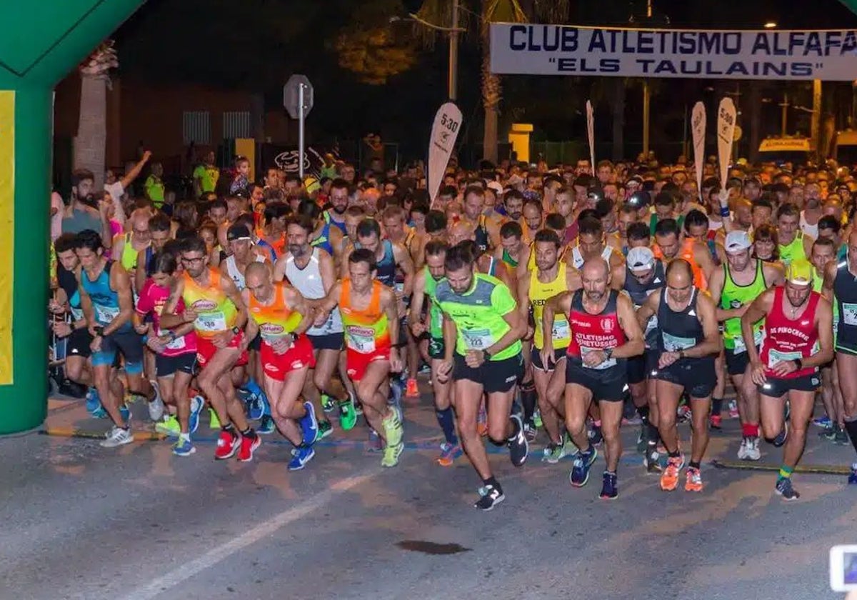 Participantes en la salida de una edición del Gran Fons d'Alfafar.