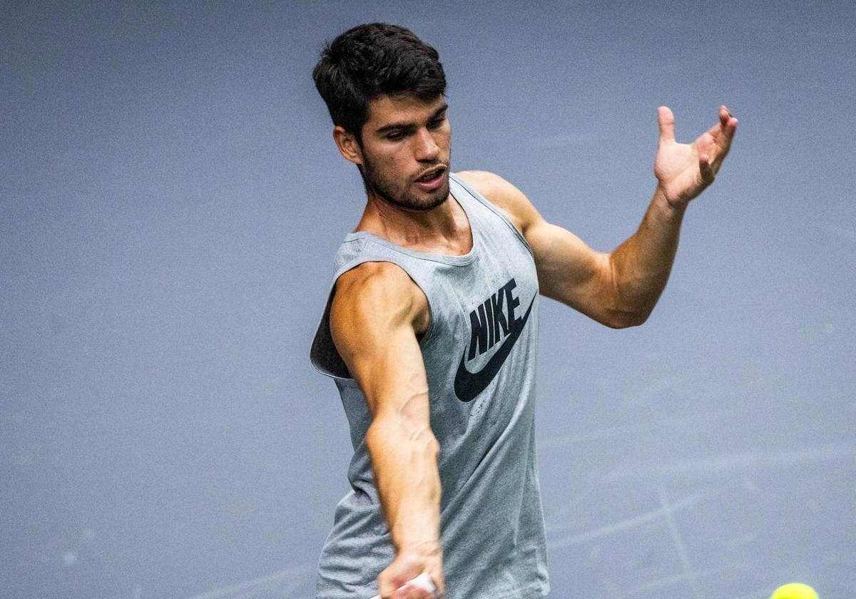 Carlos Alcaraz, entrenándose en la Fonteta.