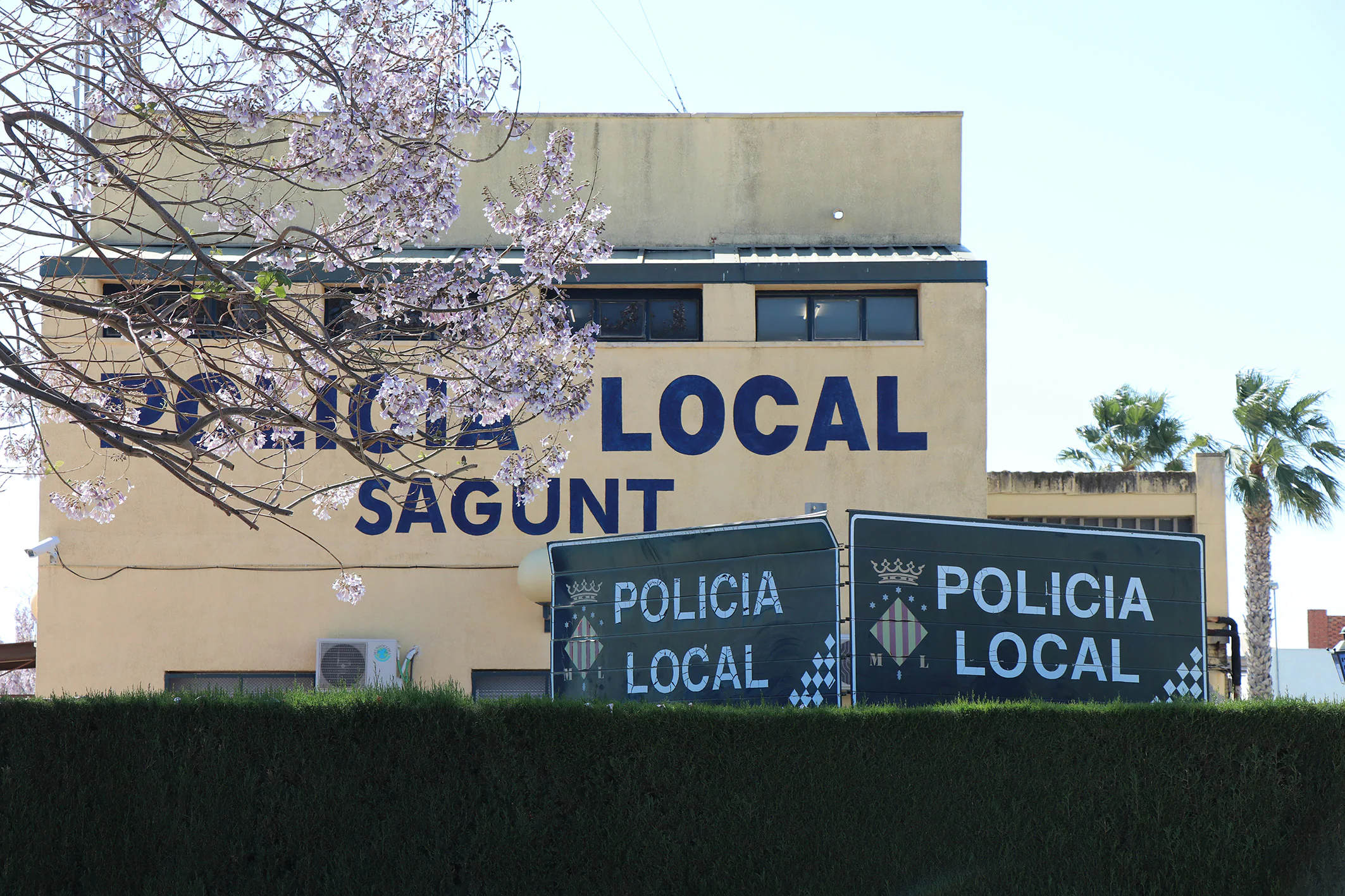 La Policía Local de Sagunto salva la vida con un torniquete a un joven herido 