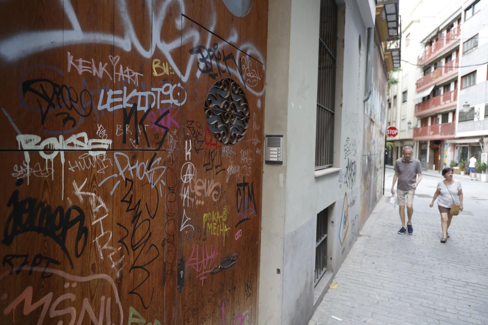 Graffitis y vandalismo en el centro histórico de Valencia