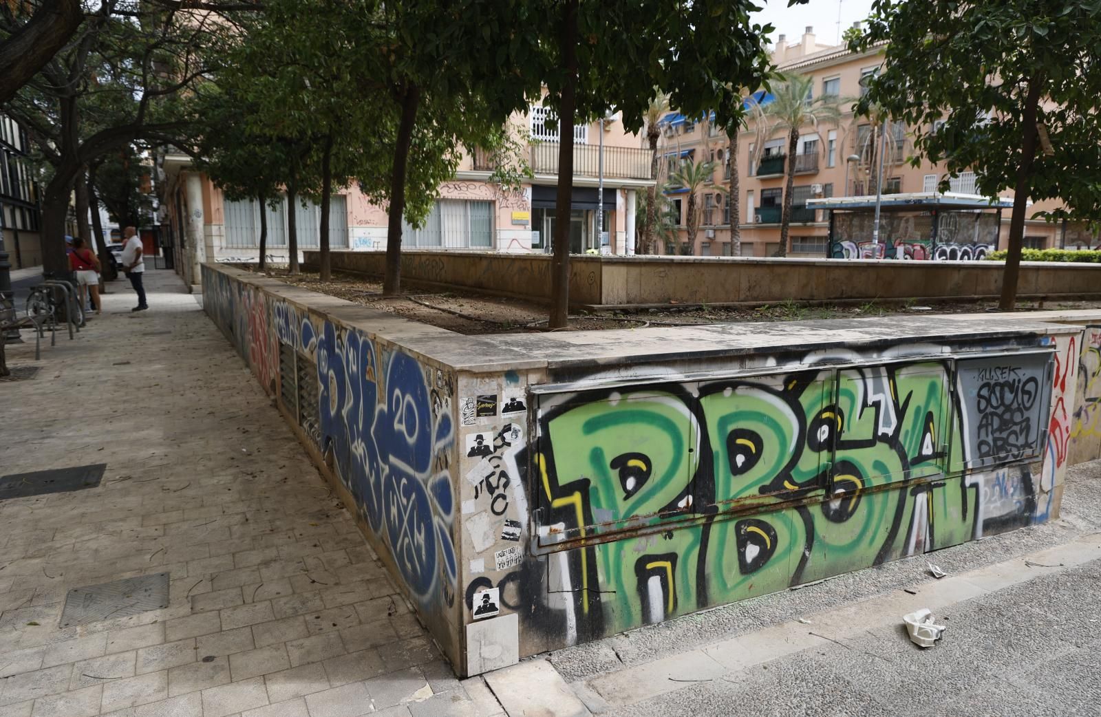 Graffitis y vandalismo en el centro histórico de Valencia