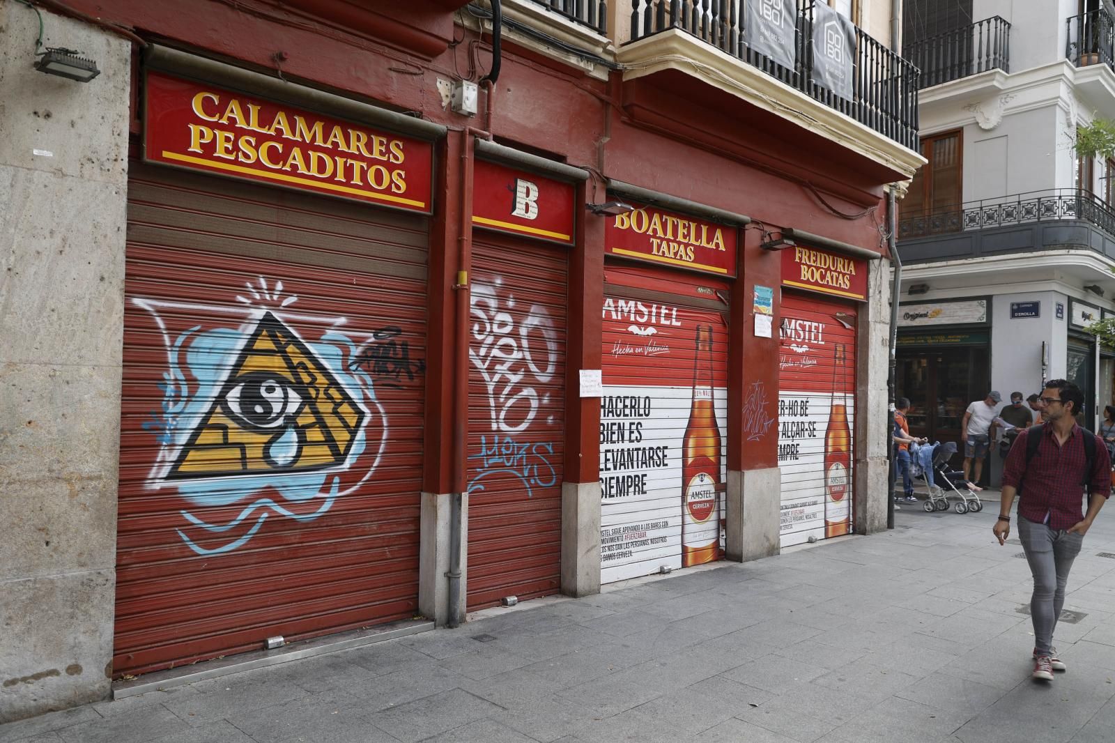 Graffitis y vandalismo en el centro histórico de Valencia