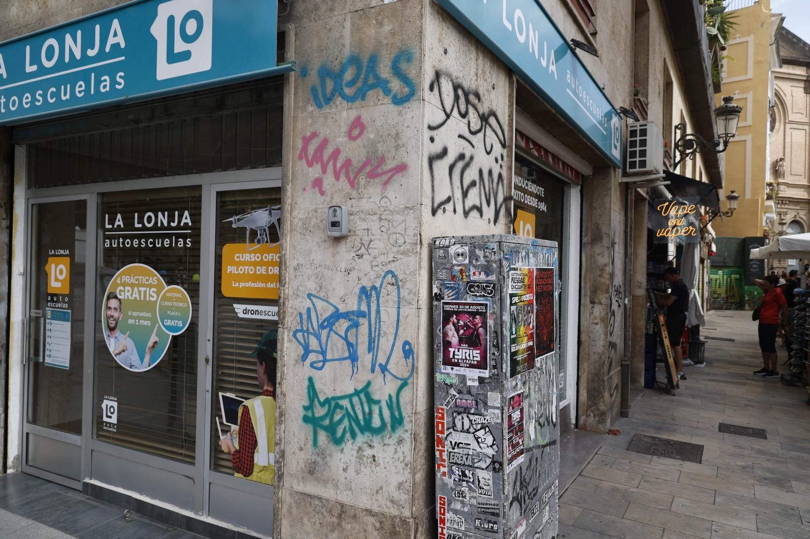 Graffitis y vandalismo en el centro histórico de Valencia