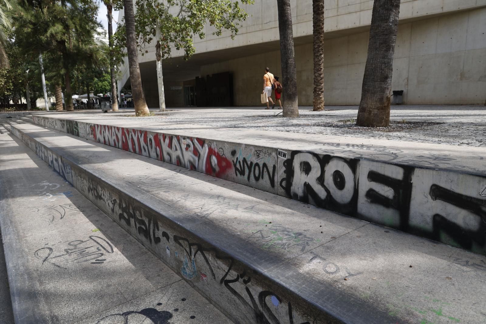 Graffitis y vandalismo en el centro histórico de Valencia