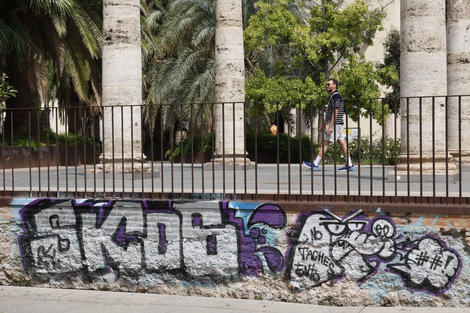 Graffitis y vandalismo en el centro histórico de Valencia