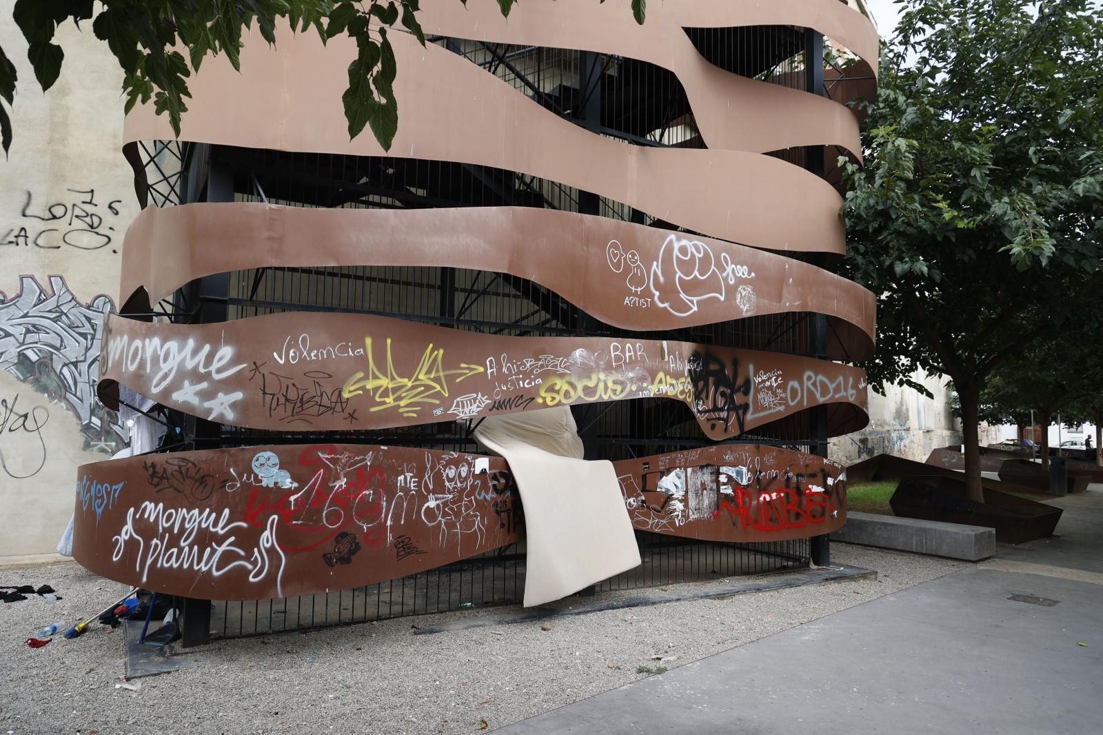 Graffitis y vandalismo en el centro histórico de Valencia