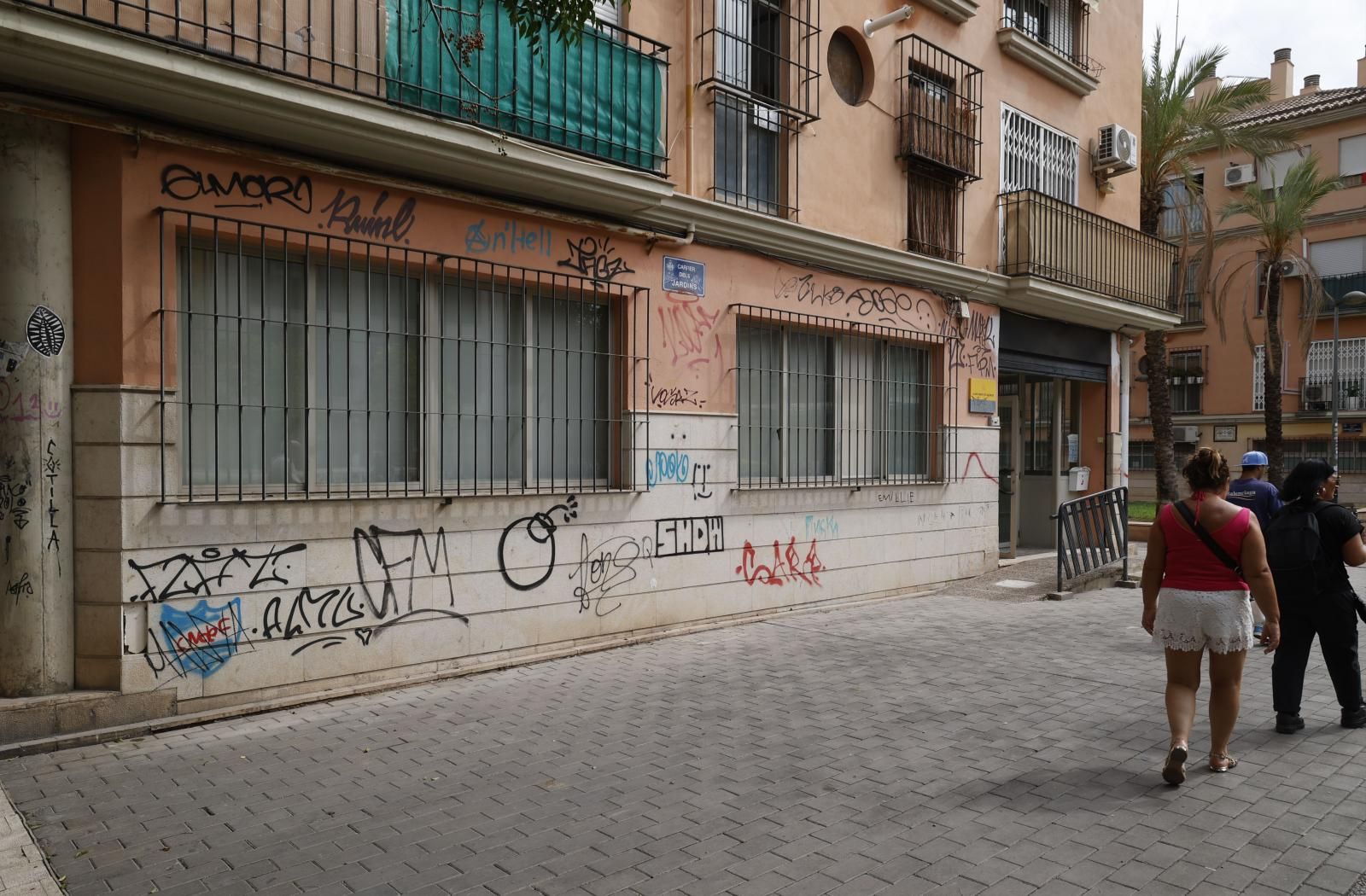 Graffitis y vandalismo en el centro histórico de Valencia