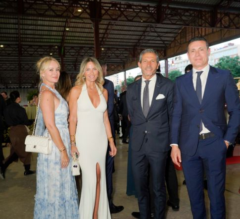 Pachi Viñoles, Verónica López, Javier García y Amadeo Salvo, en una fiesta en Valencia el pasado mes de junio.