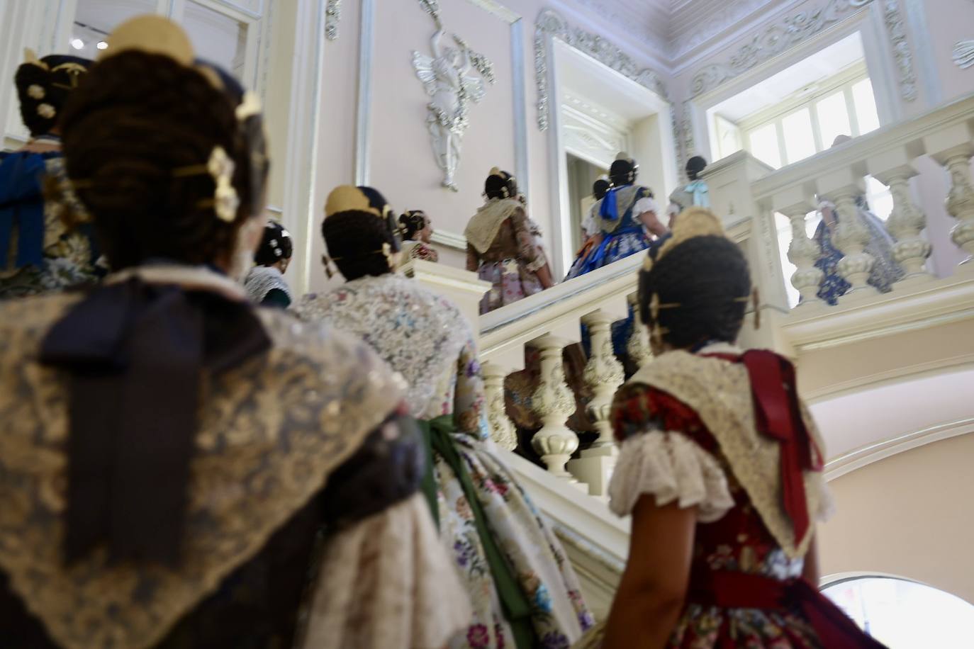 Las candidatas a fallera mayor de Valencia 2025 visitan la Basílica de la Virgen