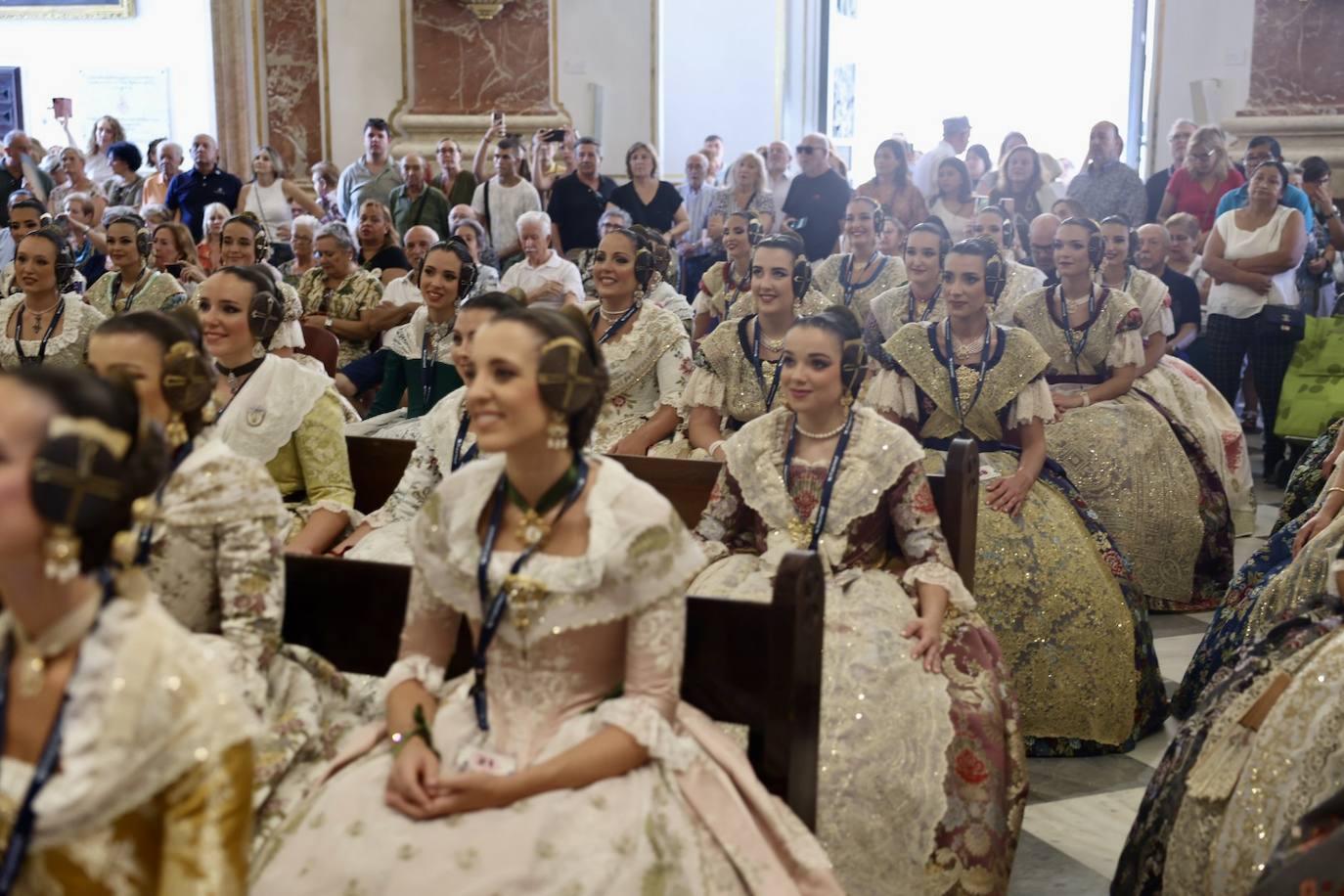 Las candidatas a fallera mayor de Valencia 2025 visitan la Basílica de la Virgen