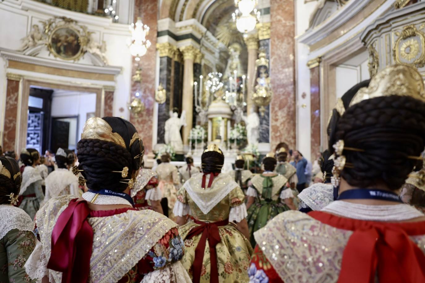 Las candidatas a fallera mayor de Valencia 2025 visitan la Basílica de la Virgen