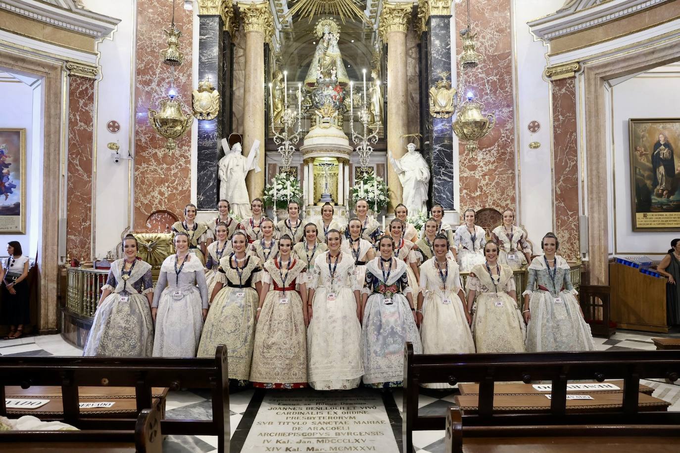 Las candidatas a fallera mayor de Valencia 2025 visitan la Basílica de la Virgen