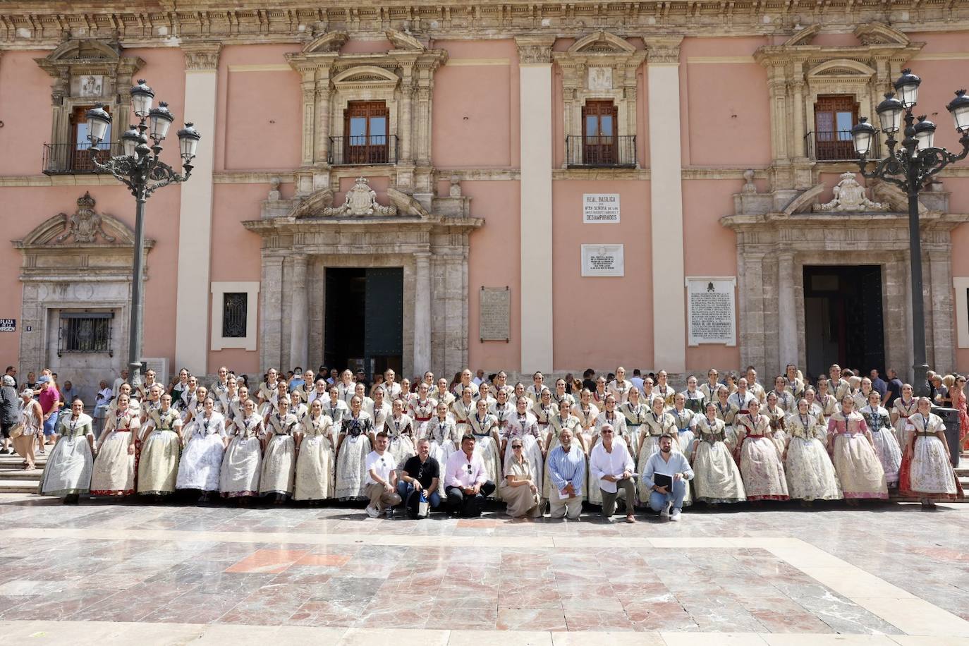 Las candidatas a fallera mayor de Valencia 2025 visitan la Basílica de la Virgen