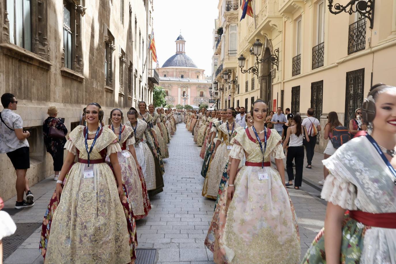 Las candidatas a fallera mayor de Valencia 2025 visitan la Basílica de la Virgen