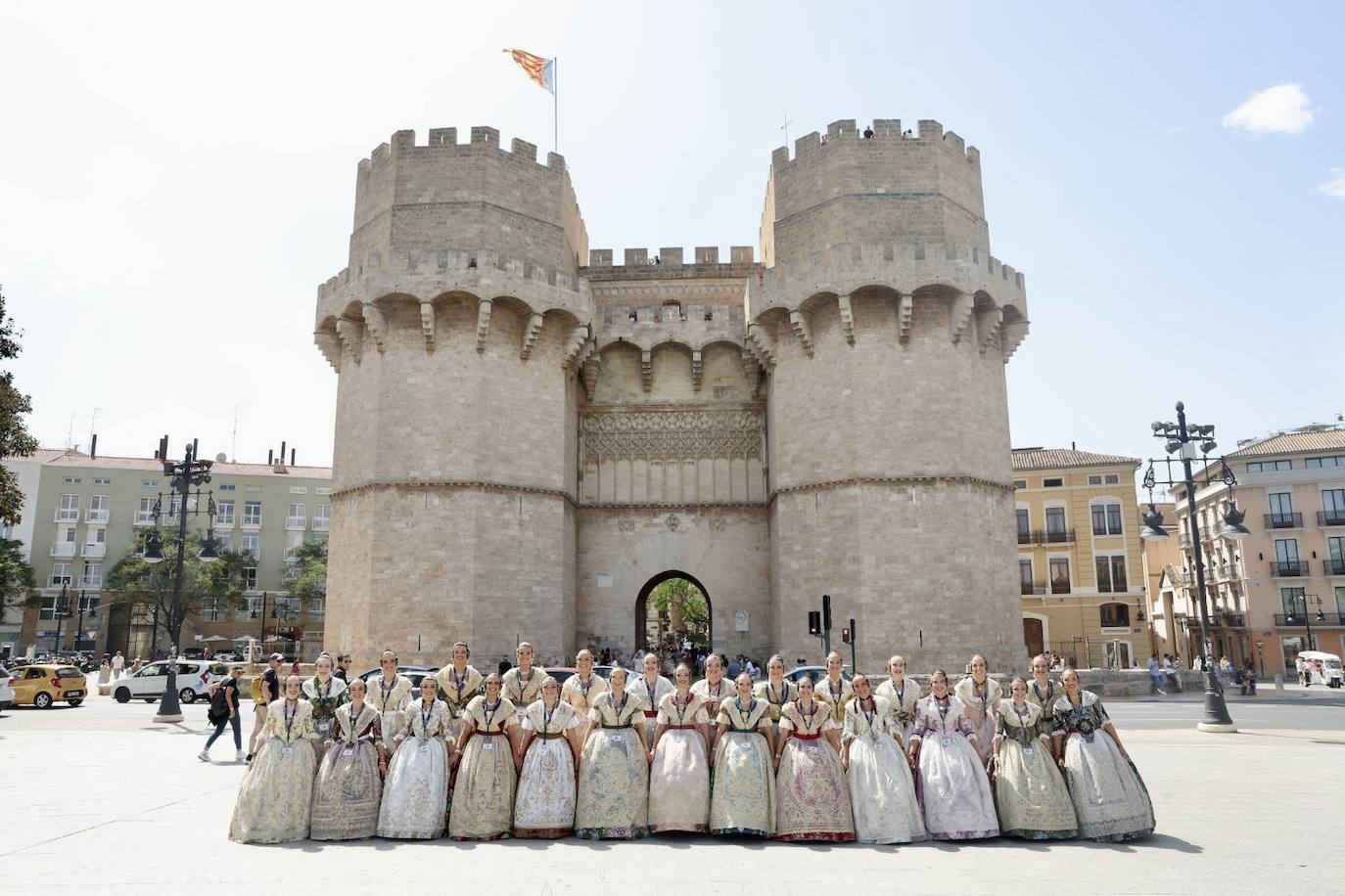 Las candidatas a fallera mayor de Valencia 2025 visitan la Basílica de la Virgen