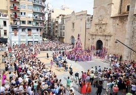 Plaza Mayor de Algemesí, este domingo durante sus festejos.