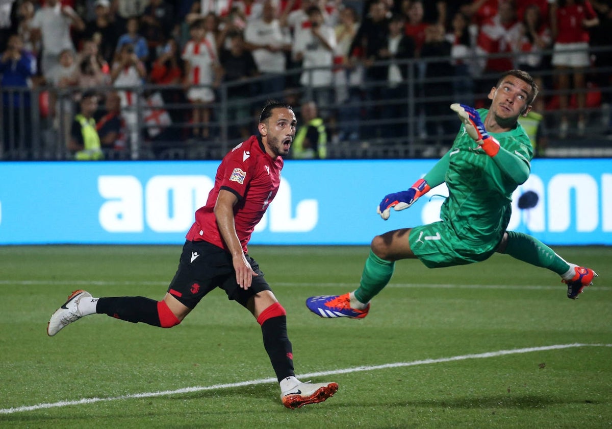 Giorgi Kochorashvili marca durante el pasado del sábado ante Chequia.