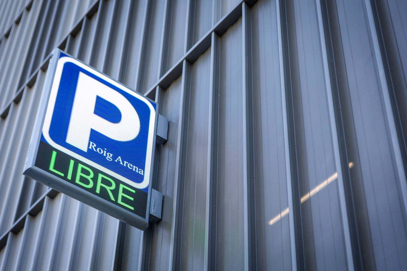 Fotos: así es el nuevo aparcamiento Roig Arena en Valencia, con 8 plantas y más de 1.000 plazas