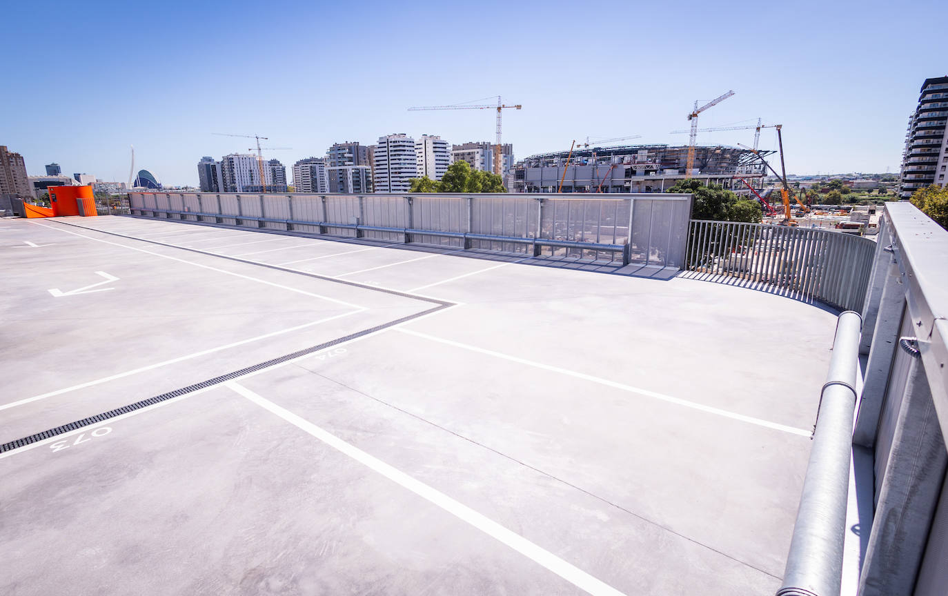Fotos: así es el nuevo aparcamiento Roig Arena en Valencia, con 8 plantas y más de 1.000 plazas