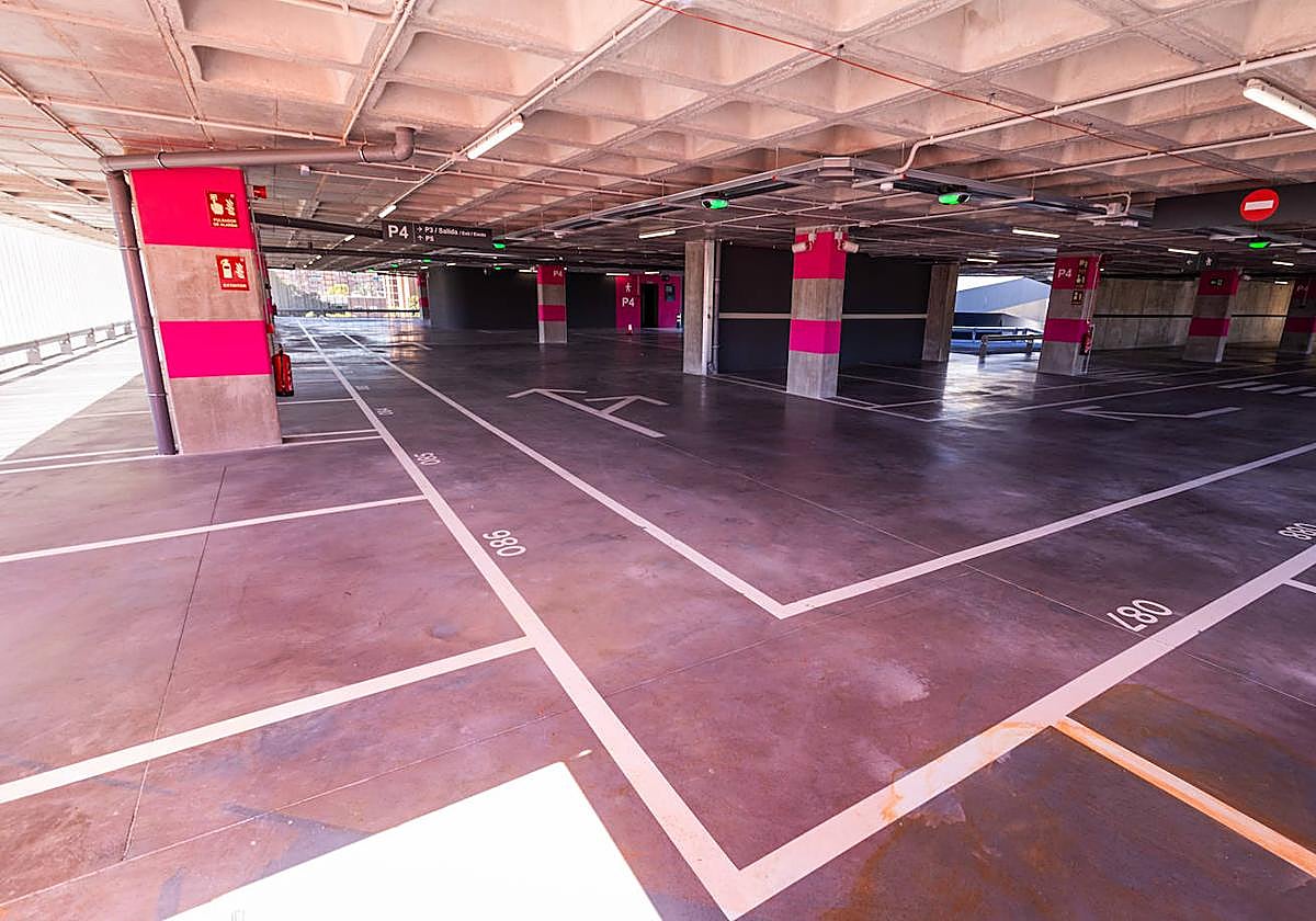 Fotos: así es el nuevo aparcamiento Roig Arena en Valencia, con 8 plantas y más de 1.000 plazas