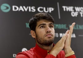 Carlos Alcaraz durante la rueda de prensa previa al inicio de la Copa Davis 2024.