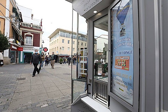 Venta de cupones en un quiosco de la ONCE.