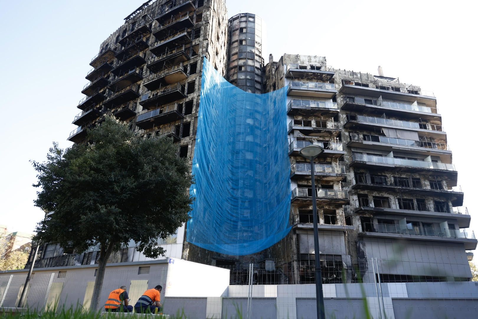 Fotos del desescombro del edificio de Campanar en Valencia