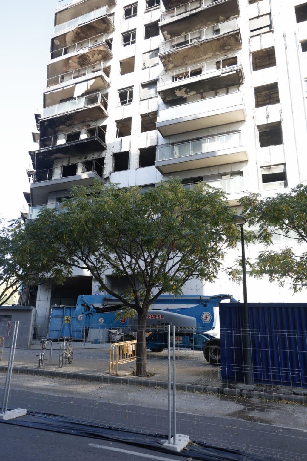 Fotos del desescombro del edificio de Campanar en Valencia