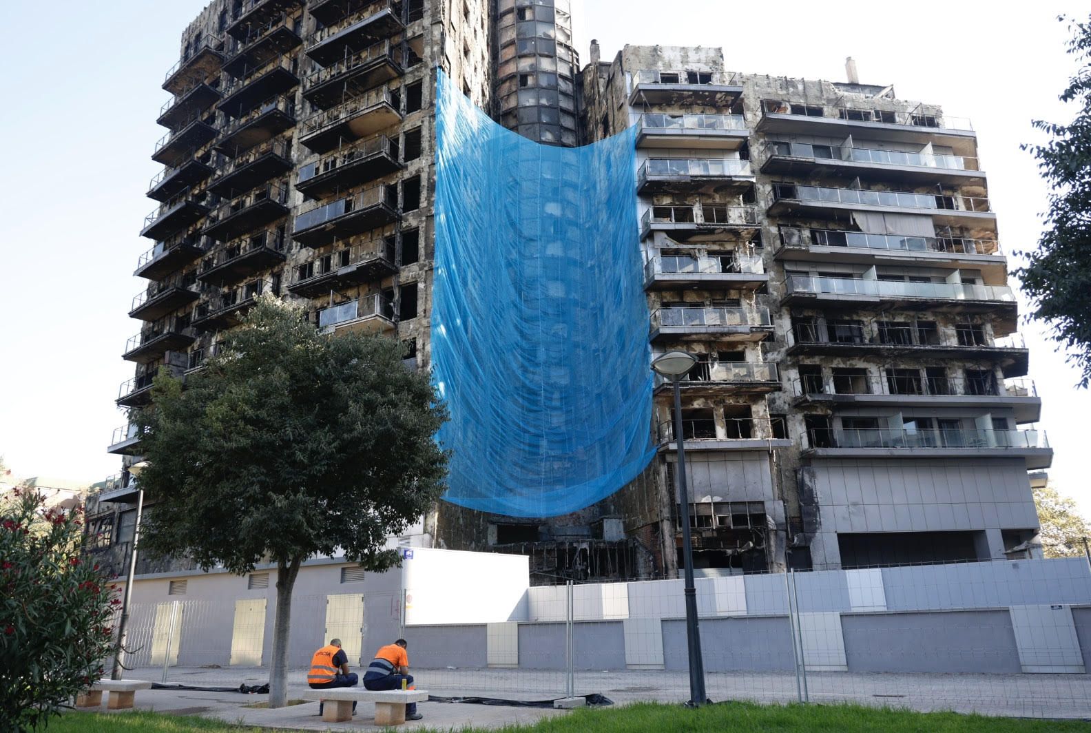 Fotos del desescombro del edificio de Campanar en Valencia