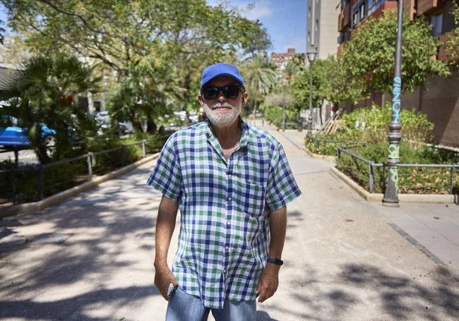 Carlos Sanz, vecino del barrio de autobuses.