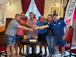 Firma del convenio en Sueca.