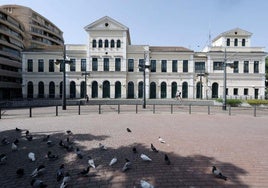 La antigua estación de Pont de Fusta, sede actual de la Policía de la Generalitat.