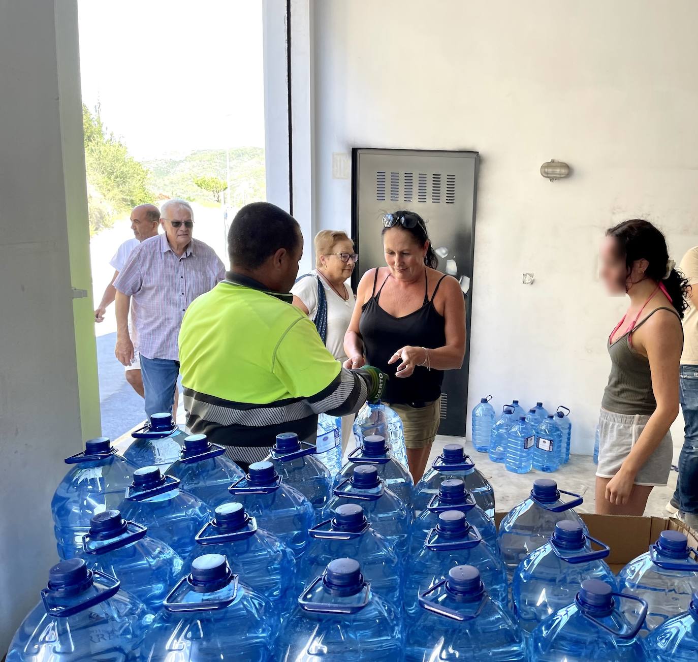 El agua del grifo vuelve a ser apta para consumo en Benitatxell y Teulada 