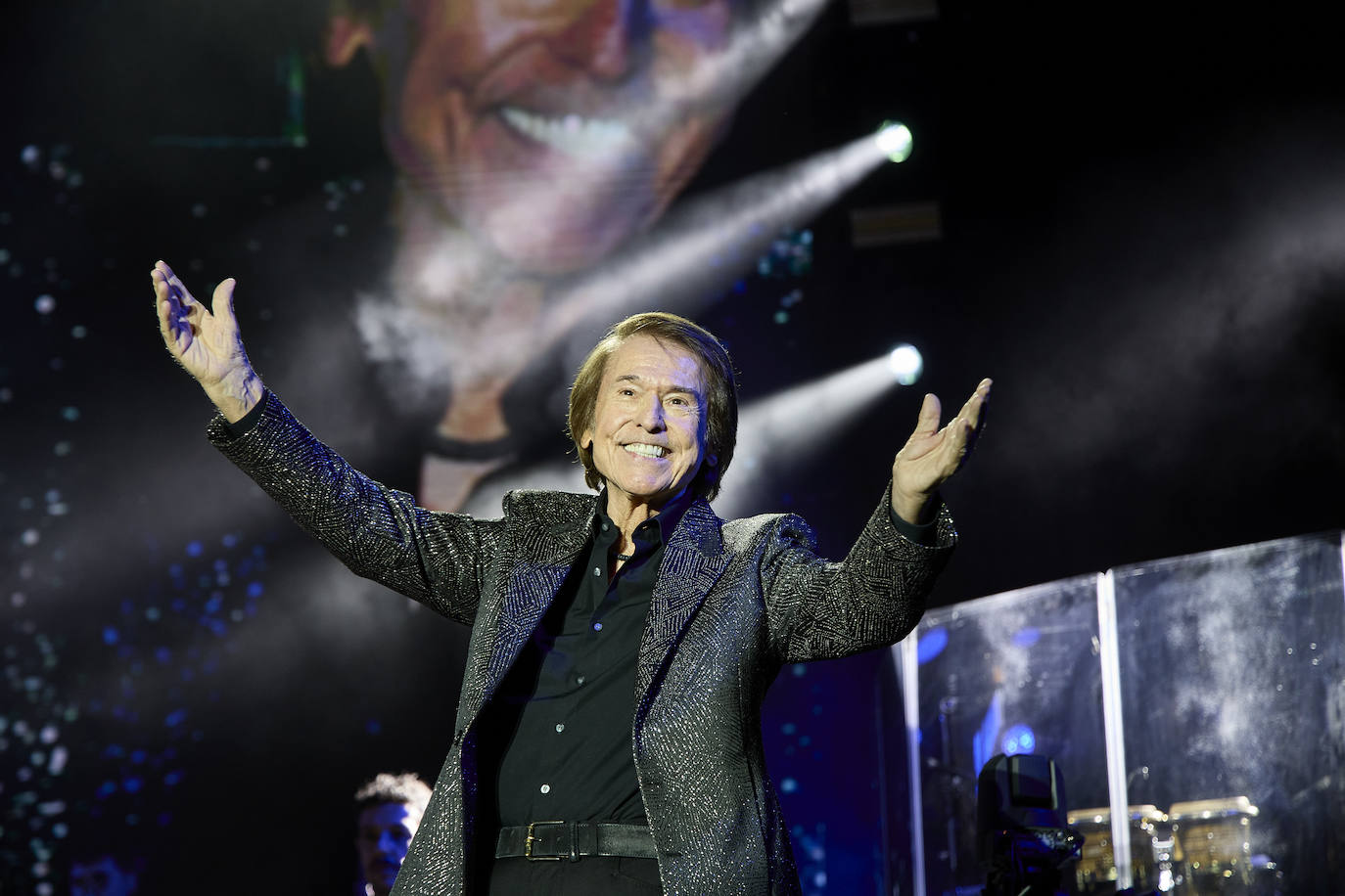 Raphael enamora a Valencia en otra &#039;gran noche&#039;