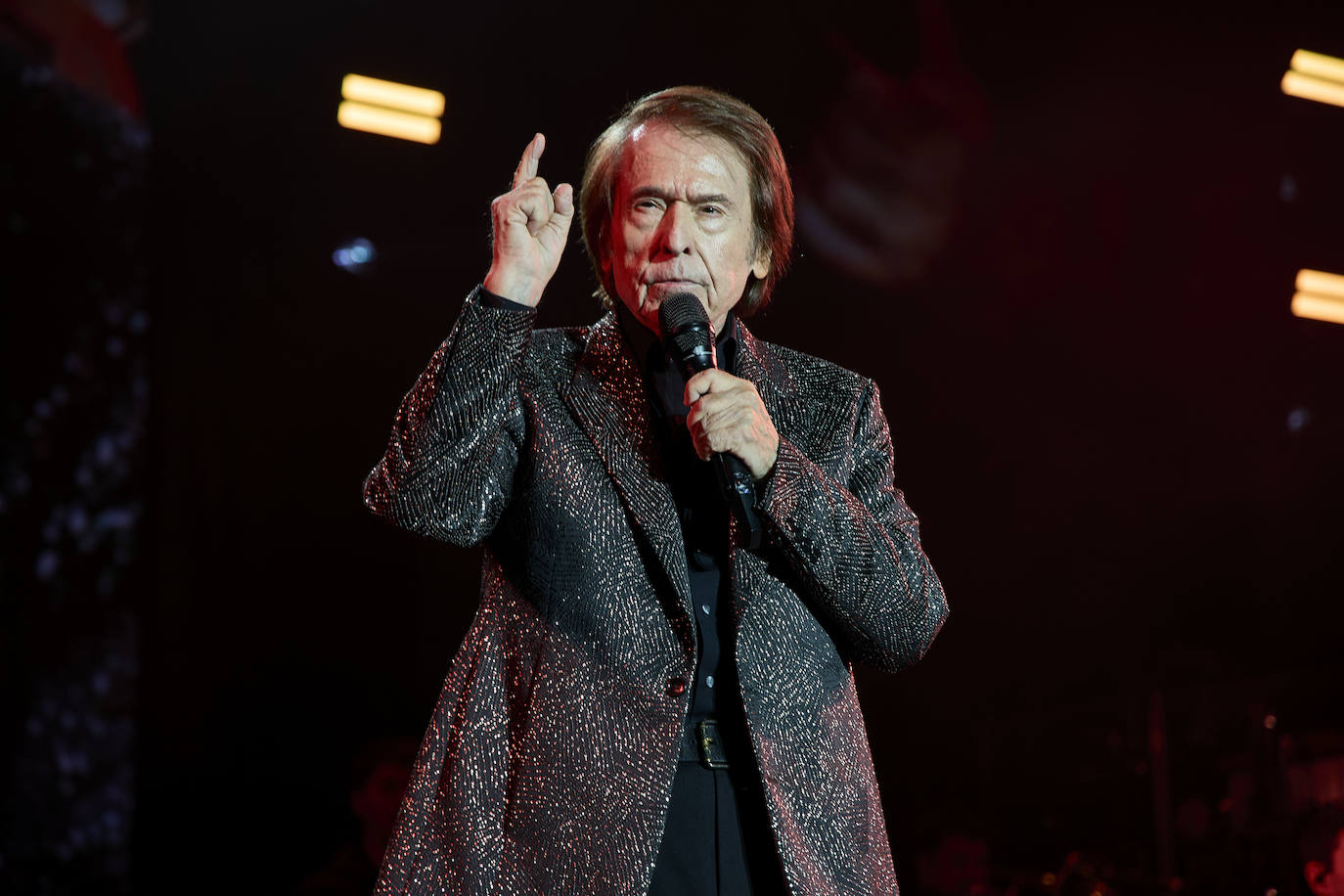 Raphael enamora a Valencia en otra &#039;gran noche&#039;