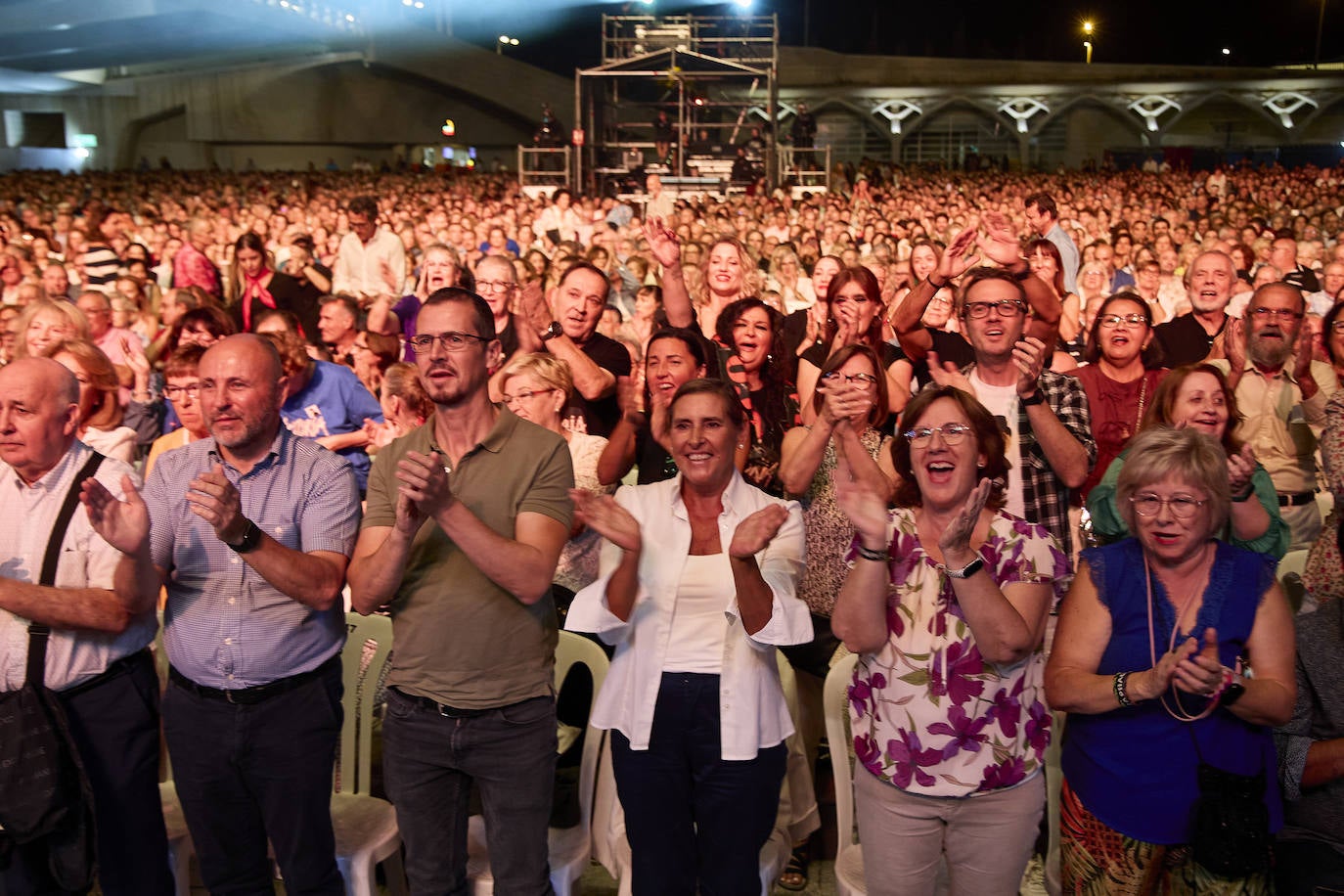 Raphael enamora a Valencia en otra &#039;gran noche&#039;