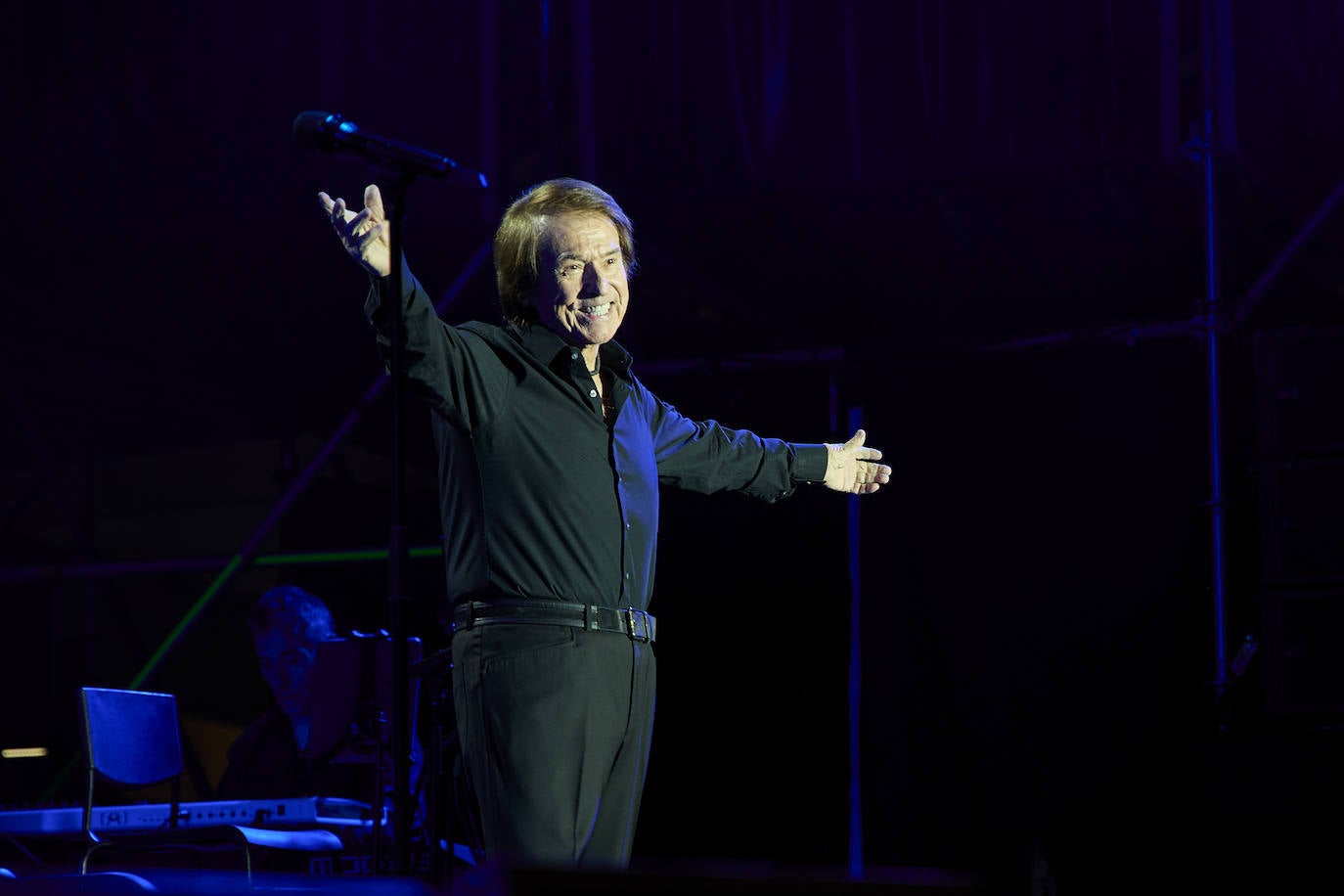 Raphael enamora a Valencia en otra &#039;gran noche&#039;