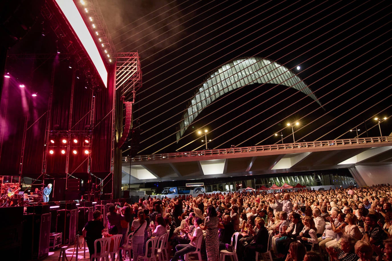 Raphael enamora a Valencia en otra &#039;gran noche&#039;