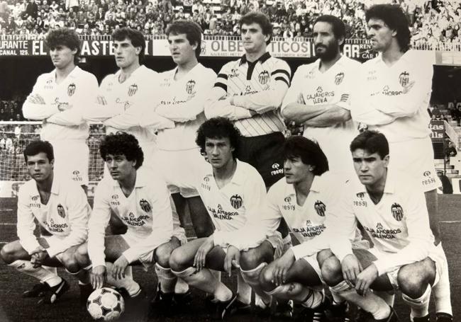 Un once del Valencia de la temporada 1985-86, la del descenso.