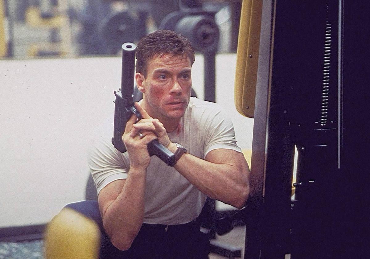 Jean-Claude Van Damme en una escena de 'Muerte súbita'