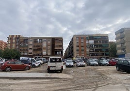 Solar de la calle Felipe de Gauna con Sánchez Coello, donde el Plan Especiald el Cabanyal contempla un aparcamiento en altura.