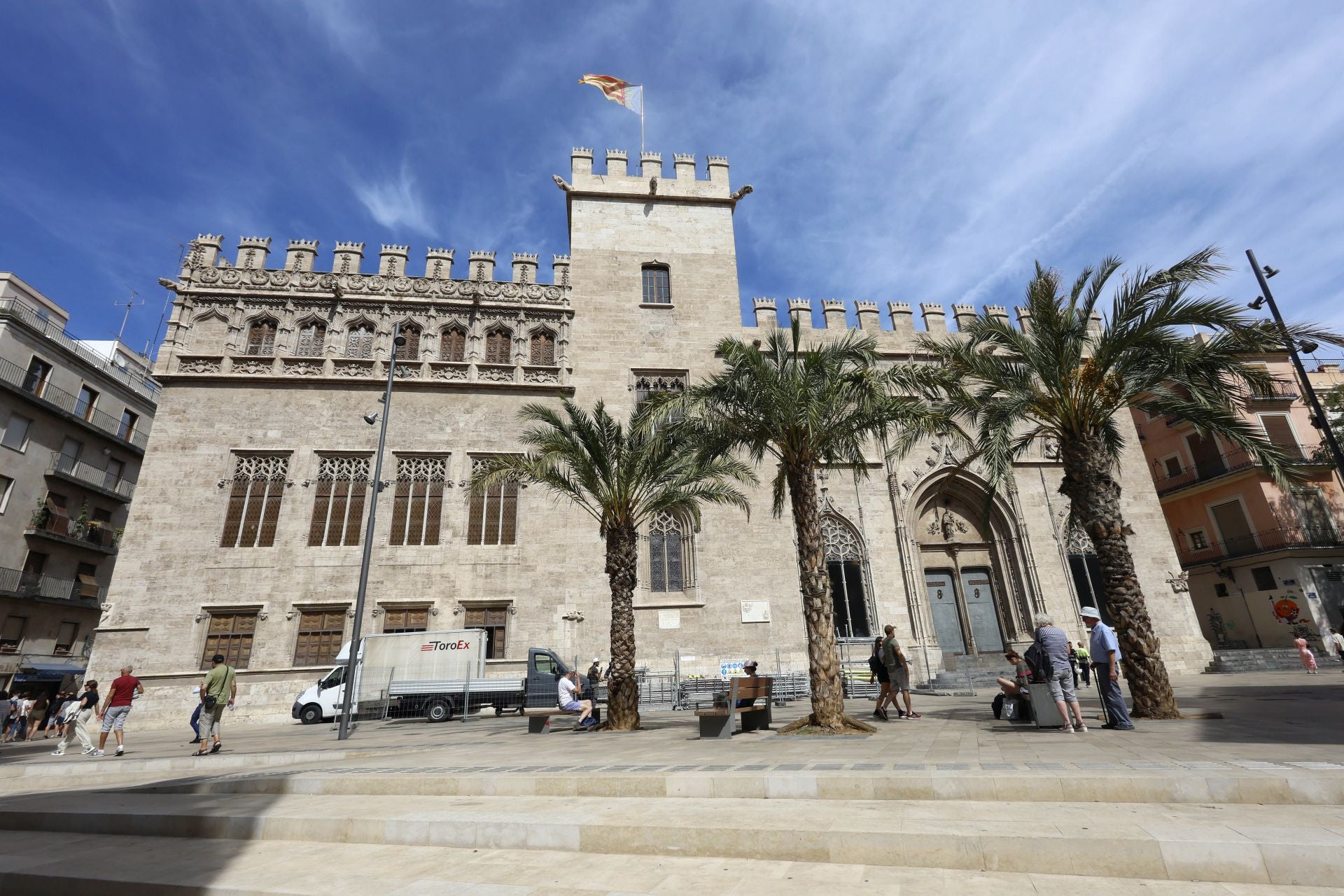 Comienzan los trabajos de restauración en las almenas de la Lonja