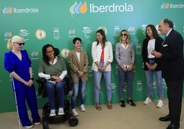 De izquierda a derecha: Susana Rodríguez, Teresa Perales, María Pérez, Laura Ester, Elena Congost, Sara Sorribes e Ignacio Galán.