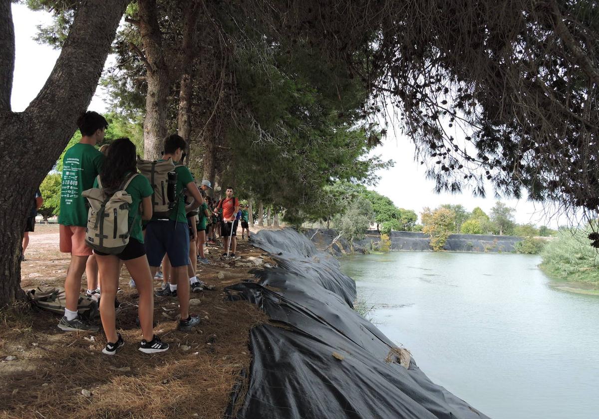 Los participantes en la expedición durante su visita a Albalat.